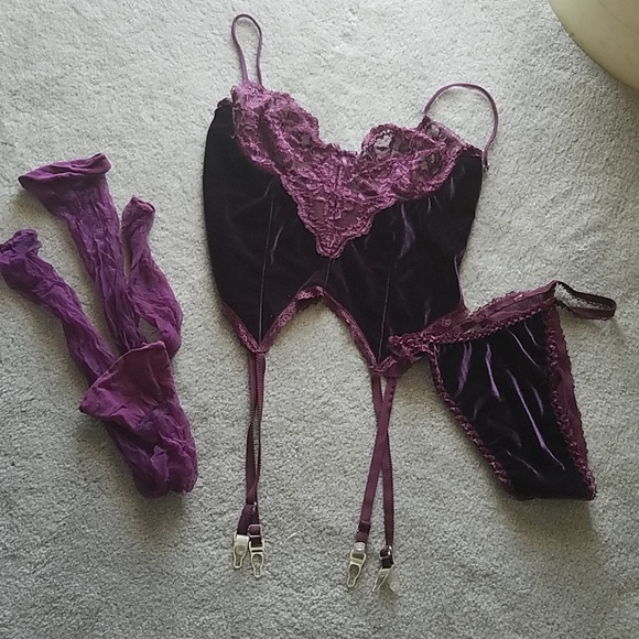 2 piece lingerie velvet and lace - Picture 4 of 5